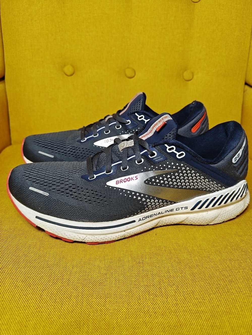Brooks Adrenaline GTS 22 Men's Sneakers Gray Navy Silver Sneaker Running Shoe 10